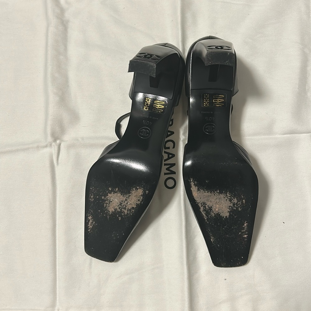 CHANEL Elegant Black Heels with Strap - Picture 4 of 17
